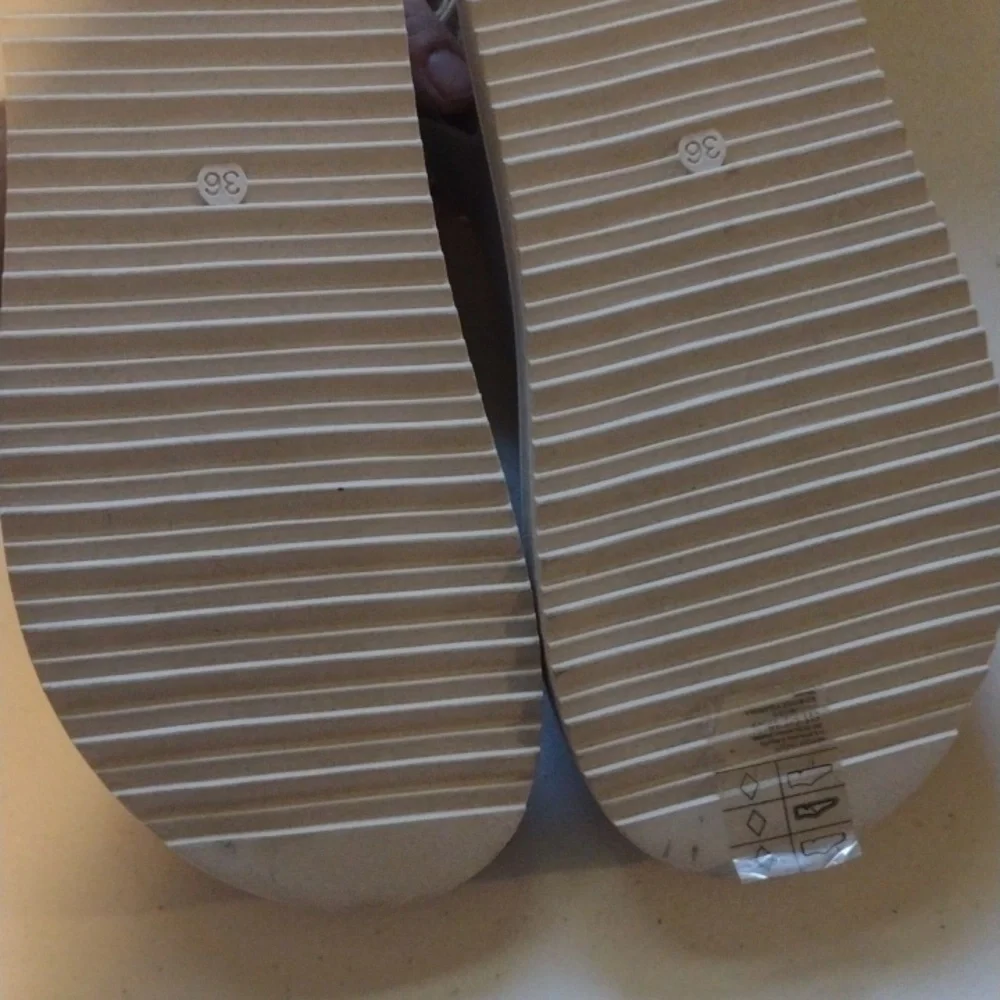 H&M chunky gel sandal size 5
